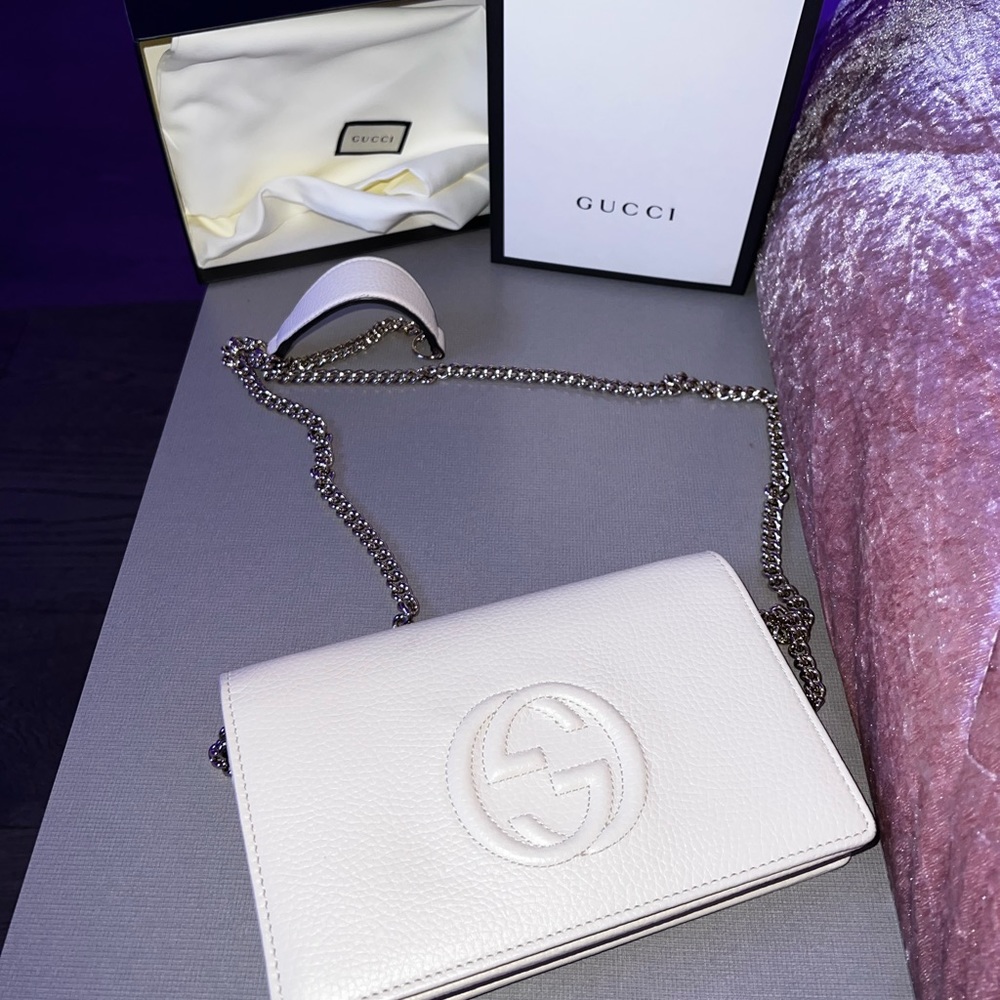 GUCCI Soho ivory crossbody